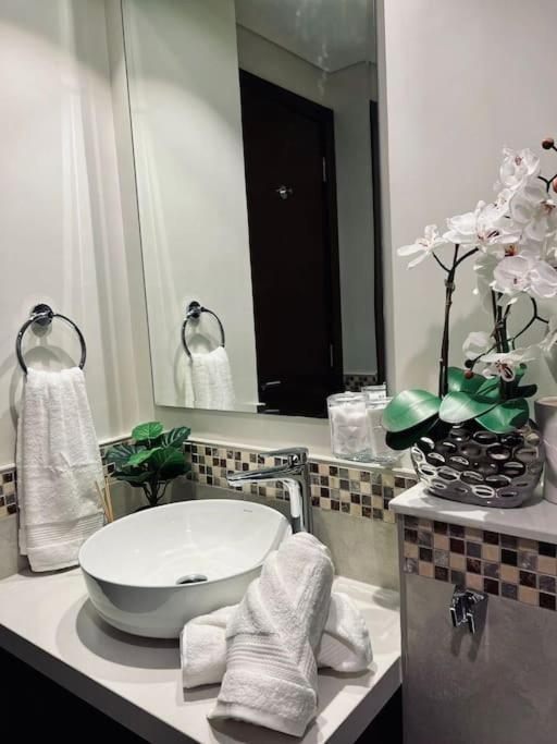 Vera Residences By Damac I 1Br Luxury Aparthotel Dubai Exteriör bild